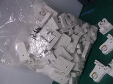(100) LH0035 1-1226SW-2 HH Fluorescent Socket Non-shunted G13 medium bipin 660w-