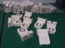 30 Misc Lot of Fluorescent Socket Non-shunted G13 medium bipin 660w-600v slide o