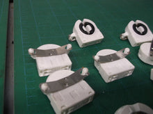 (10) LH0483 BJB 26.422 T130 Unshunted rotary locking T8 lampholder by BJB