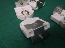(4) LH0498 726W-3 Unshunted T8-T12 Lamp Holder With Bracket