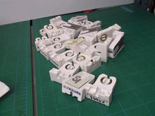 (22) Misc LH0394 HH Leviton Shunted slide/screw mount T8/T12 med bipin lamp hold