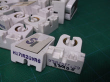 (22) Misc LH0394 HH Leviton Shunted slide/screw mount T8/T12 med bipin lamp hold