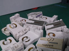 (22) Misc LH0394 HH Leviton Shunted slide/screw mount T8/T12 med bipin lamp hold