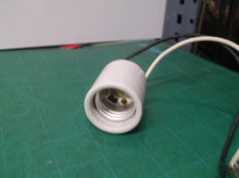 Leviton LH0096 (10085) E26/E27 Medium Base Keyless -glazed Porcelain, captive sc