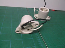 LH0422 E26/E27 medium base lamp holder/socket with two hole flanged mounting and