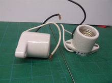 LH0422 E26/E27 medium base lamp holder/socket with two hole flanged mounting and