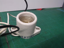 LH0422 E26/E27 medium base lamp holder/socket with two hole flanged mounting and