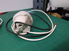 (2) GE LH0473 6003-6 E26/E27 medium base lamp holder with spring clip mounting a