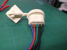 Hussmann HMD-0430113-W White 5pin refrigeration 10 shelf receptacle with cover c