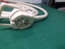 Hussmann HMD-0425438-W 36 shelf plug Missing 1 lampholder
