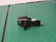 BUSSMANN Panel-Mount HPS Fuse Holder: 0 to 30 A, 600V AC/DC, 1/4 in Quick Connec