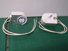 2 Kulka LH0118 (534-2K) Non-shunted G13 medium bipin fluorescents or LED snap-in