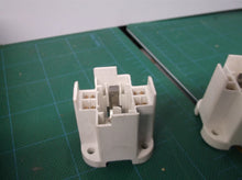 4 Edwin Gaynor LH0517 (285-Q6) 75w GX24q-6 4 pin CFL lamp holder with vertical f
