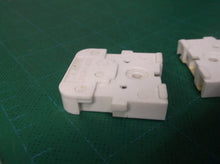 2 Triboro LH0562 (ALP Lighting 645A8) non-shunted, G13 medium bipin, untapped ce
