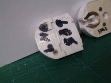 2 HH Fluorescent LH0539 (1-726W-9) Unshunted, T8-T12 lamp holder with un-tapped