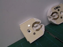 2 HH Fluorescent LH0539 (1-726W-9) Fiber Unshunted, T8-T12 lamp holder with un-t