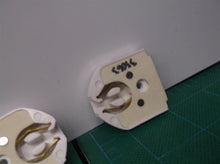 2 HH Fluorescent LH0539 (1-726W-9) Fiber Unshunted, T8-T12 lamp holder with un-t