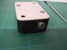 Leviton LH0673 (380) Starter base socket with two hole mounting and screw termin