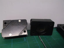 3 Bryant 4309 660W 250V 2 Pin Florescent Starter Lamp Holder Socket