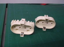 2 BJB Electric LP LH0655 (26.726.4840) 2G11 base lamp holder with two hole horiz