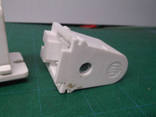 5 HH Fluorescent LH0161 tombstone socket, shunted, stationary (female) end, push
