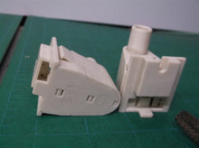 2 PASS & SEYMOUR/PPP FLUORESENT LAMPHOLDER (2536) Fa8, slimline, single pin, fle
