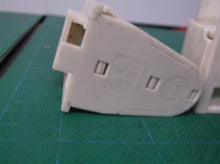 2 PASS & SEYMOUR/PPP FLUORESENT LAMPHOLDER (2536) Fa8, slimline, single pin, fle