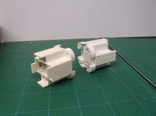 2 Edwin Gaynor LH0172 (285-D3) 2-pin CFL lamp holder/socket that has a four-hole