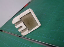 LEVITON 469 660 W 1000 V SLIMLINE PEDESTAL LAMP HOLDER