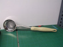 Vollrath 6432335 3 oz. Ivory Perforated Round Stainless Steel SpoodleÂ® Portion