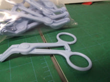 8 CLAMP TOWEL HOBBY CRAFT HOLDING CURVED PLASTIC BLUE 4" OAL