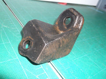 513 auto angled bracket