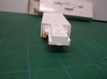NEW ConTech Lighting LA-10-P Single Circuit Live End Feed White Finish
