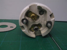 Leviton LH0479 (8694-404) E39, 4kv pulse rated, HID lamp holder with captive scr