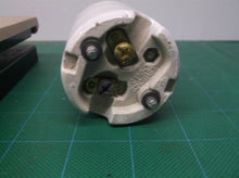 Leviton LH0479 (8694-404) E39, 4kv pulse rated, HID lamp holder with captive scr