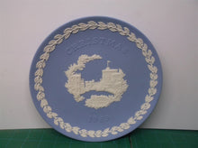 1969 Wedgwood Christmas 8" Plate WINDSOR CASTLE