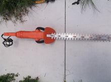 Black & Decker HH2455 3.3 Amp 24" Electric HEDGE TRIMMER W/Rotating Handle