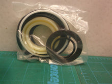 19001-05599 Swing Cylinder Seal Kit Fits Takeuchi TB230 40x75mm