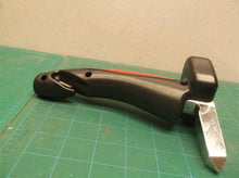 Auto safety hammer