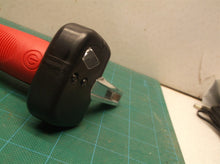 Auto safety hammer