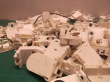 Large assortment of tombstone connectors