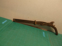 inner arm from a VINTAGE METAL NO-58 NAIL PULLER SUREGRIP BRIDGEPORT