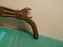 inner arm from a VINTAGE METAL NO-58 NAIL PULLER SUREGRIP BRIDGEPORT