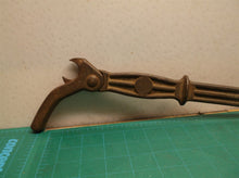 inner arm from a VINTAGE METAL NO-58 NAIL PULLER SUREGRIP BRIDGEPORT