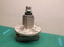 DECK BLADE SPINDLE W/O BOLTS FITS JOHN DEERE GY20050 GY20785 L100 L110 L120 L130