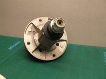 DECK BLADE SPINDLE W/O BOLTS FITS JOHN DEERE GY20050 GY20785 L100 L110 L120 L130