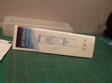 pH Meter for testing liquids 0-14 range\