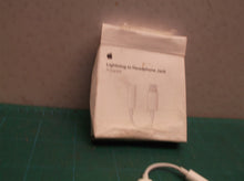 8-pin to 3.5mm headphone jack adapter