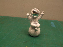 ARTOVOM Astronaut Cake Decoration