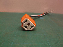 Holley Retrobright H820 Adapter For H4 Non-Standard Plug